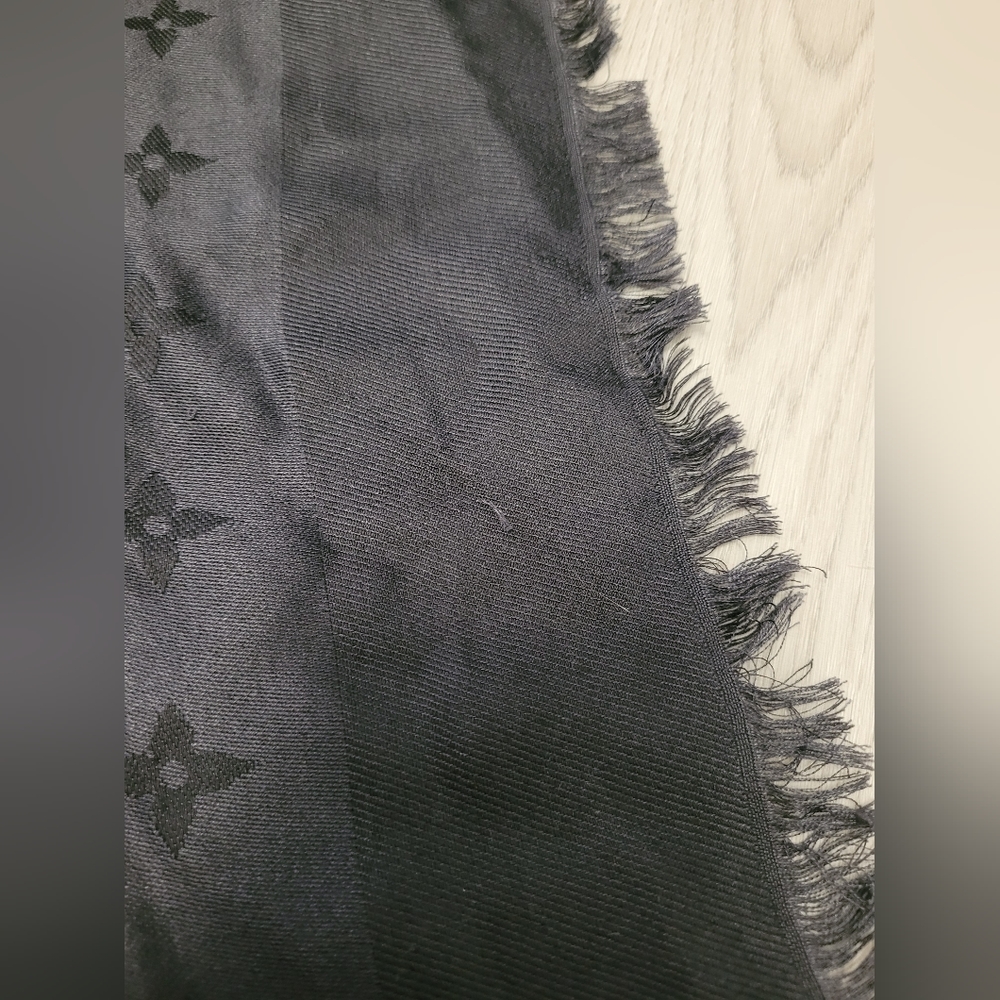 Louis Vuitton oversized shawl/ scarf - Picture 2 of 7